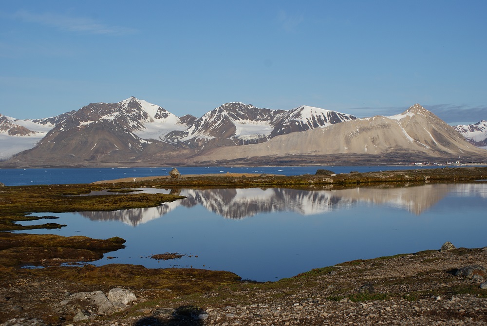 Det er ikke alltid været er som her. Med dårlig flyvær blir det ingen medisinleveranser til Svalbard. 